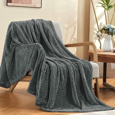 Deka mikroplyš - Herringbone tmavo sivá 150x200 cm